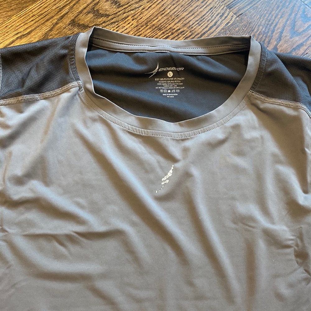 GUC short sleeve exercise top with mesh backing